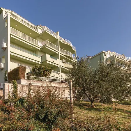 Apartamento Two-bedroom In *